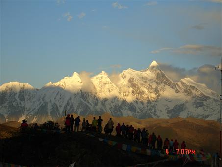 <a href=http://www.czx318.com _fcksavedurl=http://www.czx318.com target=_blank >川藏线旅游</a>