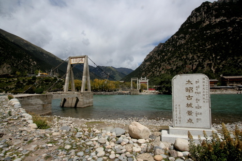 <a href=http://www.czx318.com _fcksavedurl=http://www.czx318.com target=_blank >川藏线旅游</a>