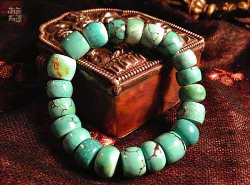 川藏线旅游纪念品——绿松石